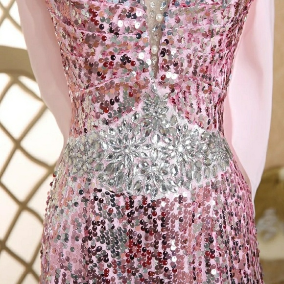 LONG GORGEOUS SEQUINED EVENING GOWN - Picture 6 of 6